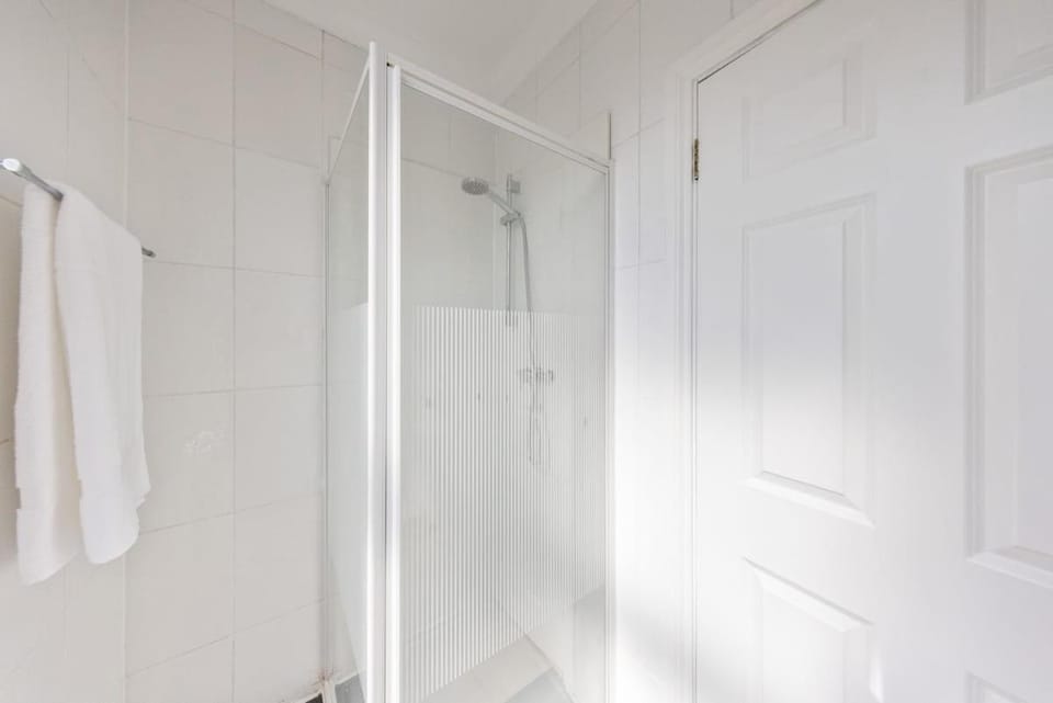 Contractor Base Near M25 Self-Contained Studio Apartment in Gravesend