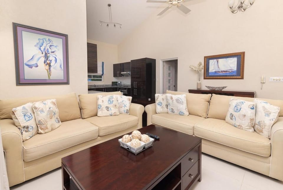 Lantana No 45 Apartment in Saint James
