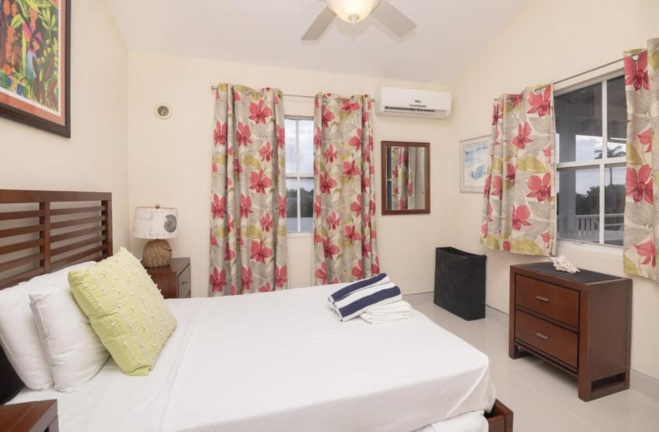 Lantana No 45 Apartment in Saint James