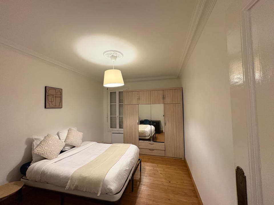 Le Cocon Lumineux Parisien - Check-in H24 Apartment in Courbevoie