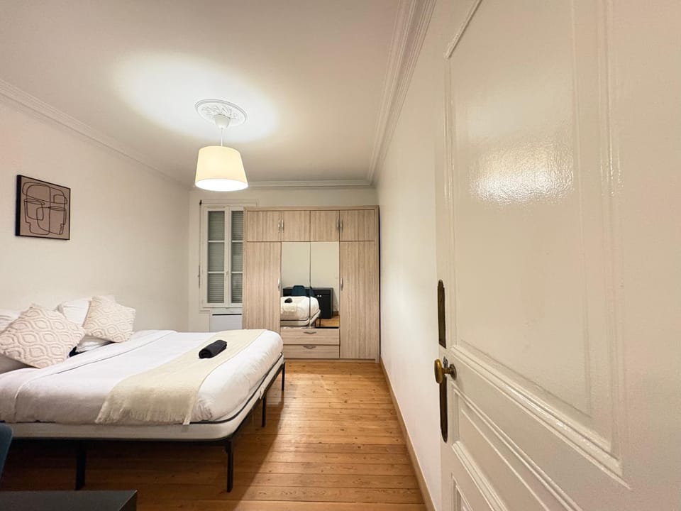 Le Cocon Lumineux Parisien - Check-in H24 Apartment in Courbevoie