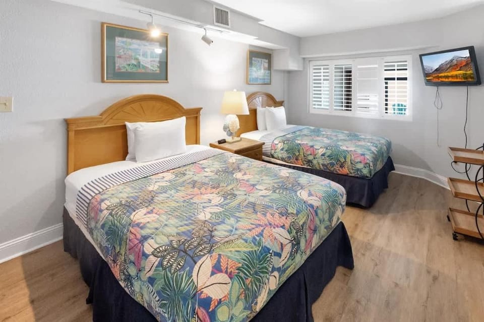 Beach Cove Resort condo pool & hot tub House in North Myrtle Beach