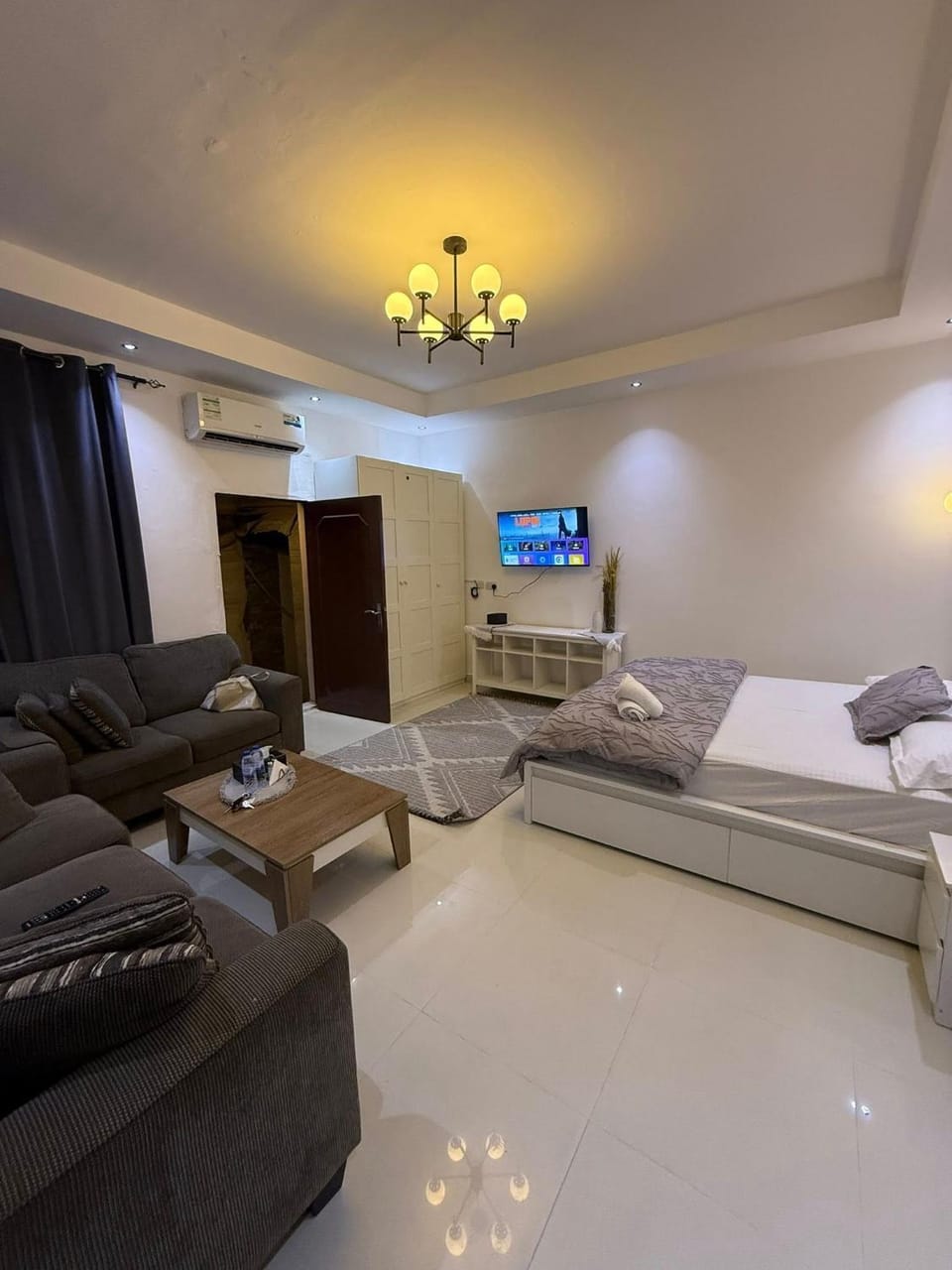 TV and multimedia, Photo of the whole room, Seating area