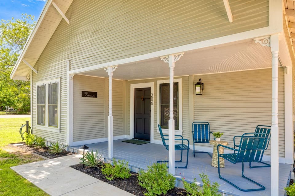 Property building, Day, Garden