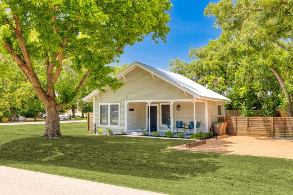 Property building, Day, Natural landscape