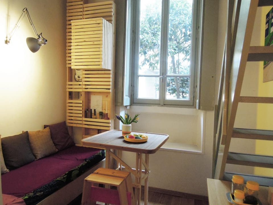 Day, Dining area