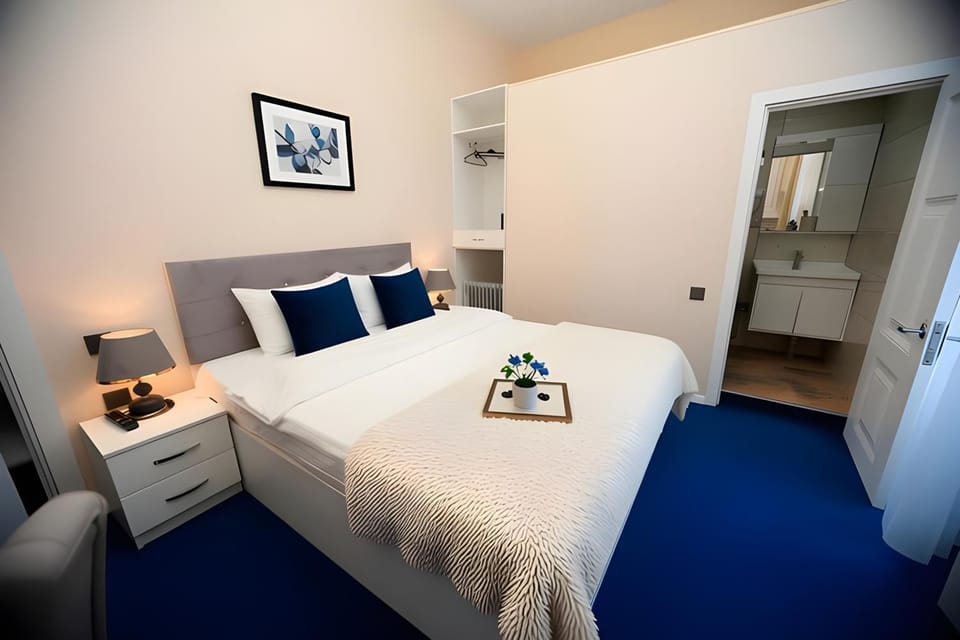 Bed, Photo of the whole room, Bedroom, wardrobe