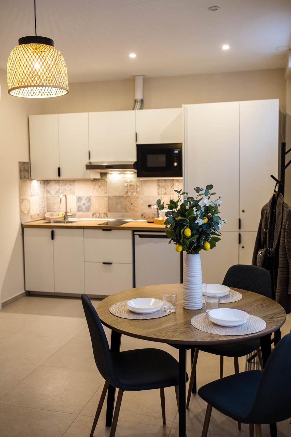 TV and multimedia, Kitchen or kitchenette, Dining area, internet, microwave, stove, toaster, air conditioner