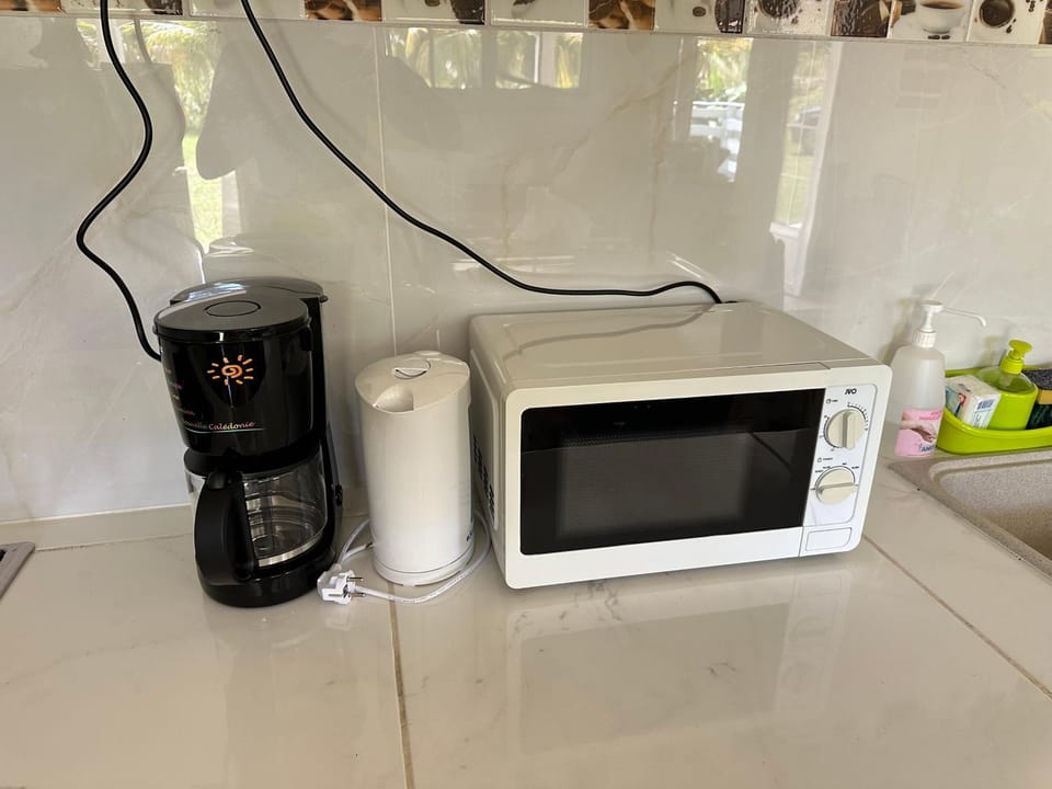 Coffee/tea facilities, microwave, kitchen