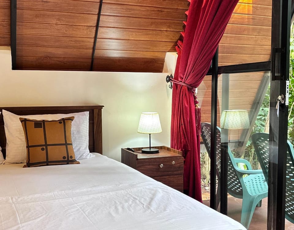 Kandy Little White House Cabana with in Room Pool Villa in Gangawatakorale