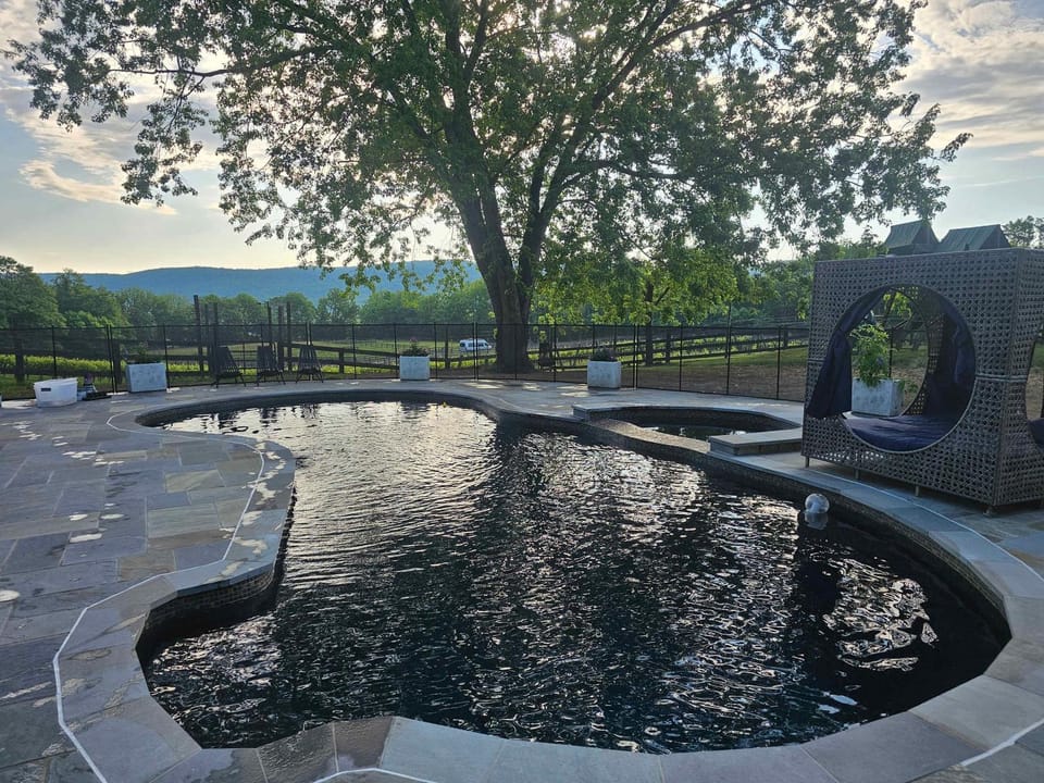 Vinewood Estate & Adventures Chalet in Shenandoah Valley