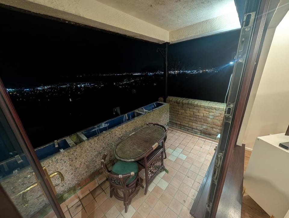 The Lion's Den - 3 Bed - Skyline View - Parking Apartment in Belfast