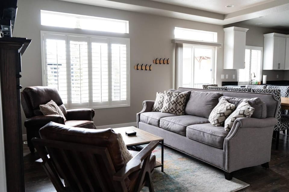 The Heber Hangout: 4BR Family Home + Spa House in Heber City