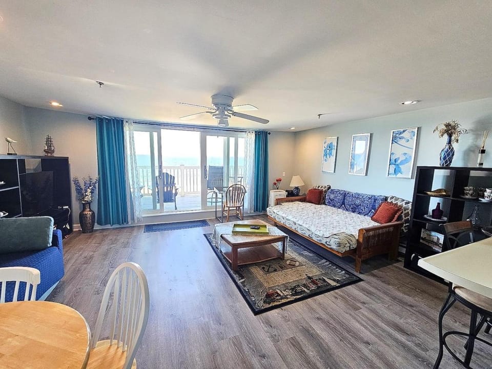 Beachfront Condo with Amazing Ocean Views 4th Fl House in Old Orchard Beach