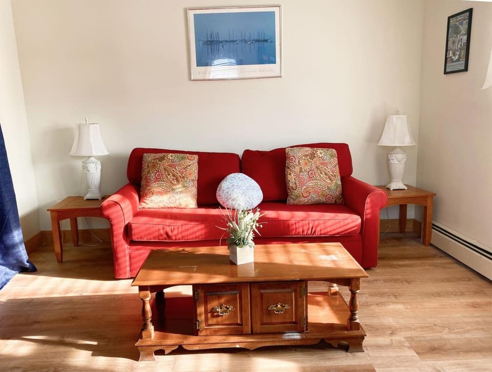 4 min Walk to Pier & Beach Center of OOB FREE Pk House in Old Orchard Beach