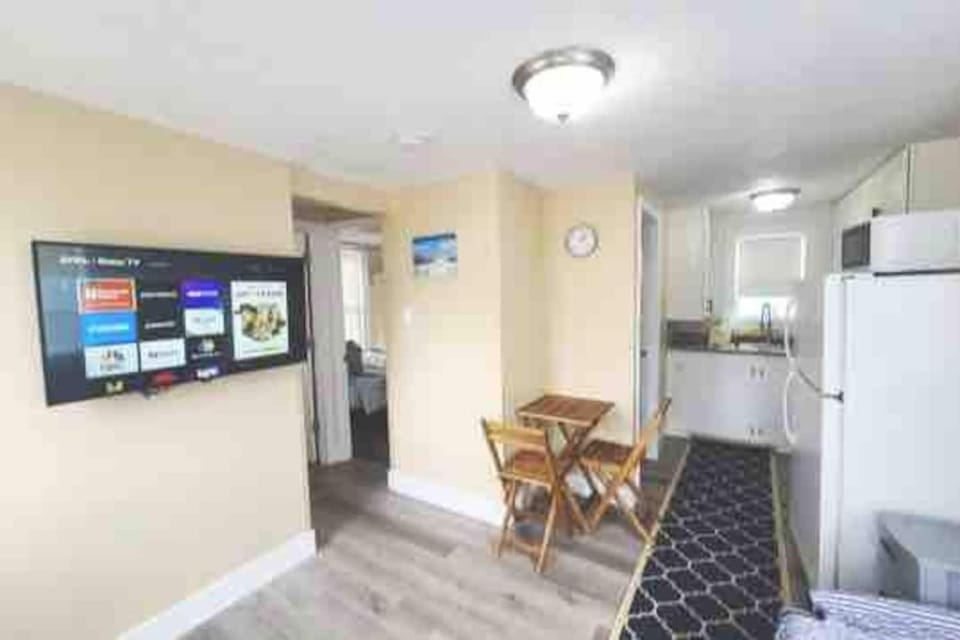Updated 2 BD cottage 10 min walk to Pier & Beach House in Old Orchard Beach
