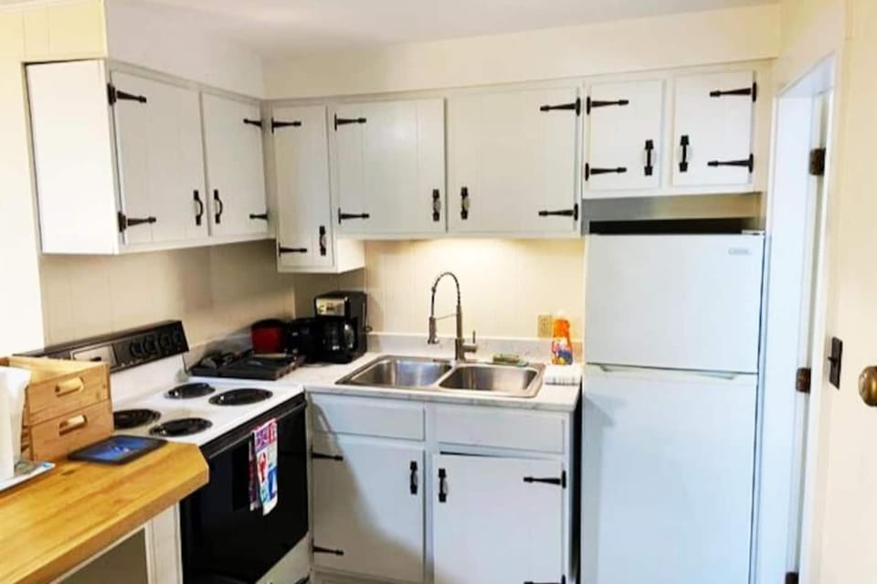 4 min to the beach 1 BD sleeps 4 Pets Ok FREE Park Apartment in Old Orchard Beach