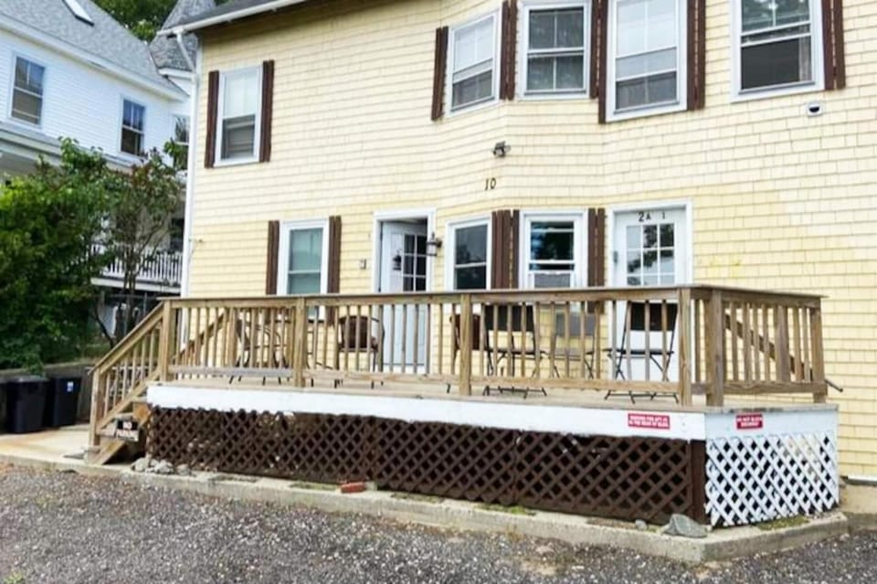4 min walk to the beach 1BD Pets Ok FREE parking Apartment in Old Orchard Beach