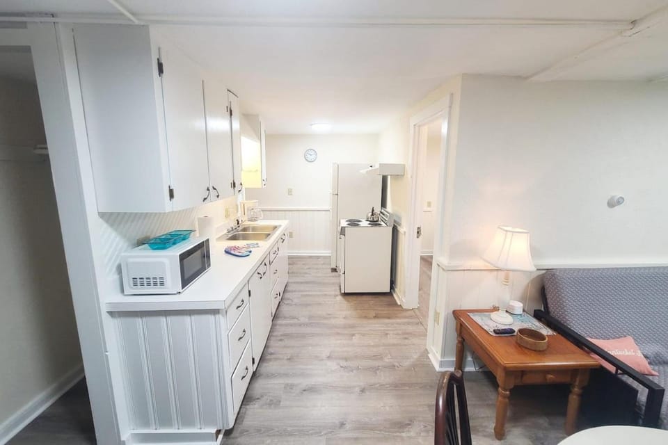 4 min walk to the beach 1BD Pets Ok FREE parking Apartment in Old Orchard Beach