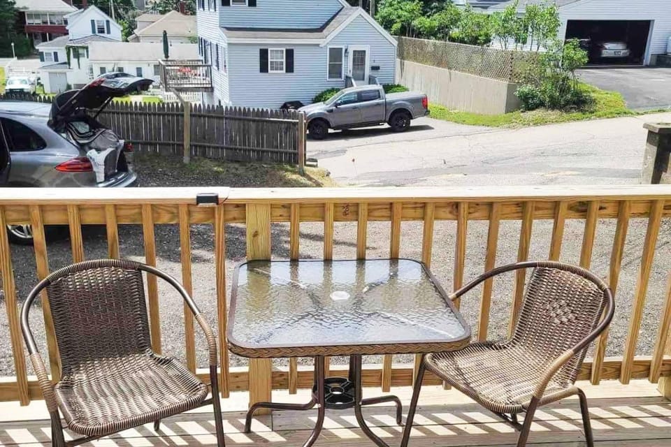4 BD Apt Sleeps 10 4 min to beach Pets Ok Park Apartment in Old Orchard Beach