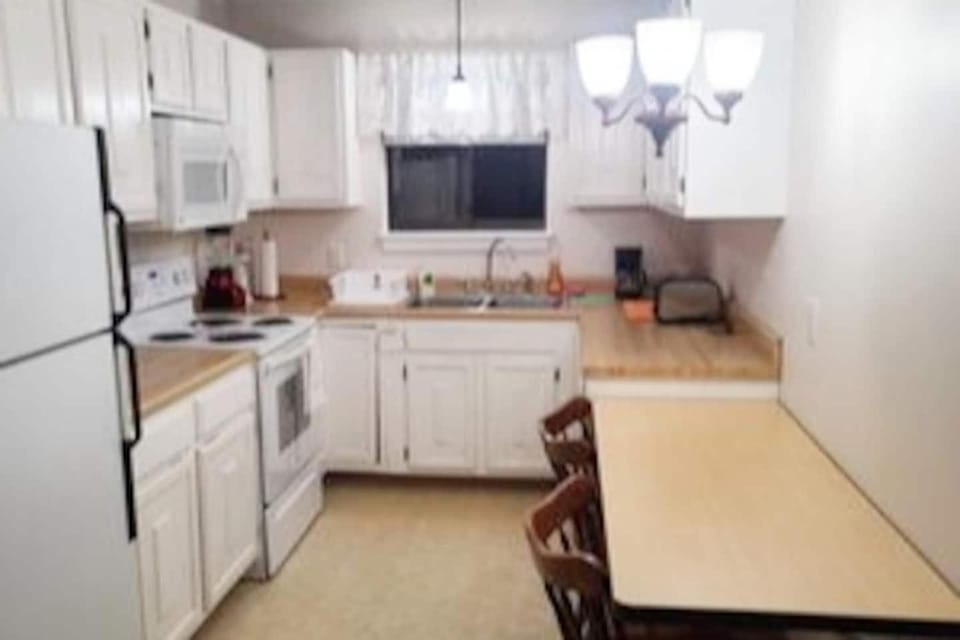 Great Conway Location! Shop Eat Hike Swim House in North Conway