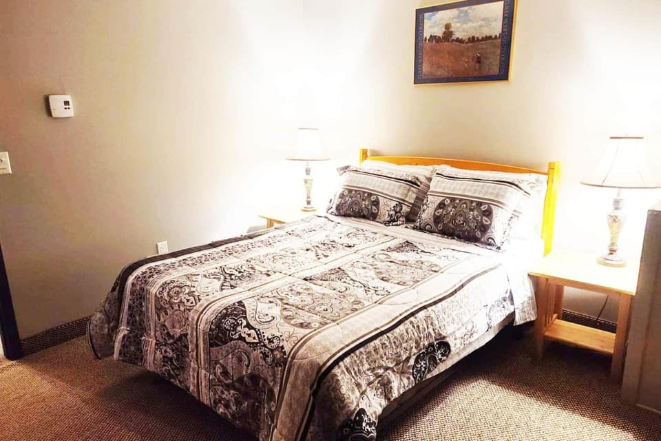 Great Conway Location! Shop Eat Hike Swim House in North Conway