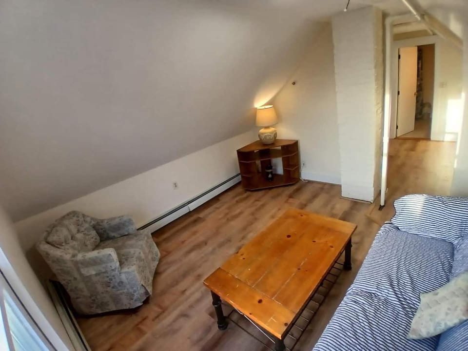 A balcony to the Ocean 7 min walk to the beach Apartment in Old Orchard Beach