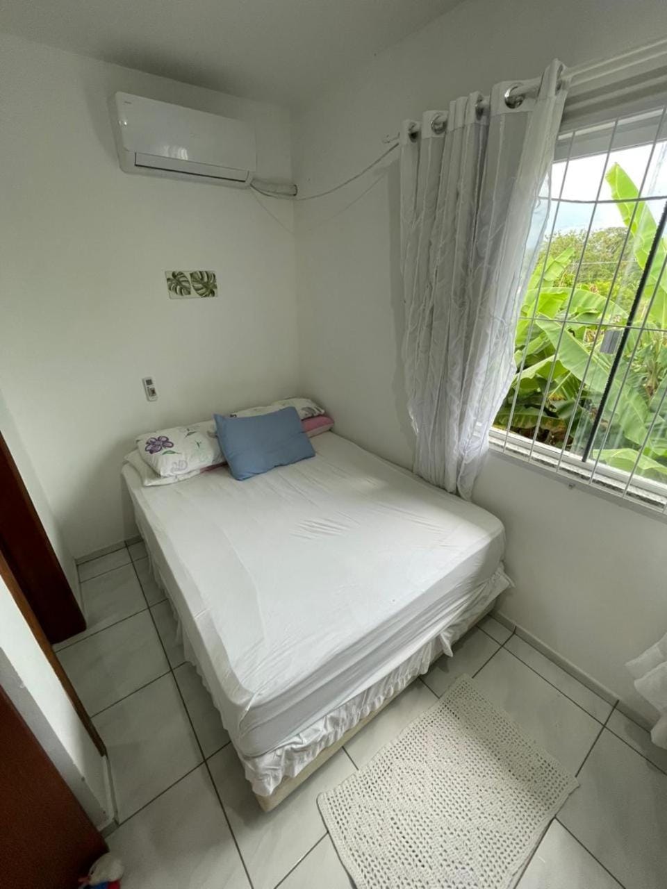 Bedroom, air conditioner