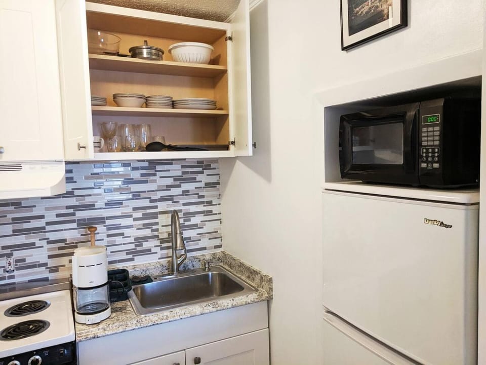 Beach across the street Pet Friendly Sleeps 3 House in Old Orchard Beach