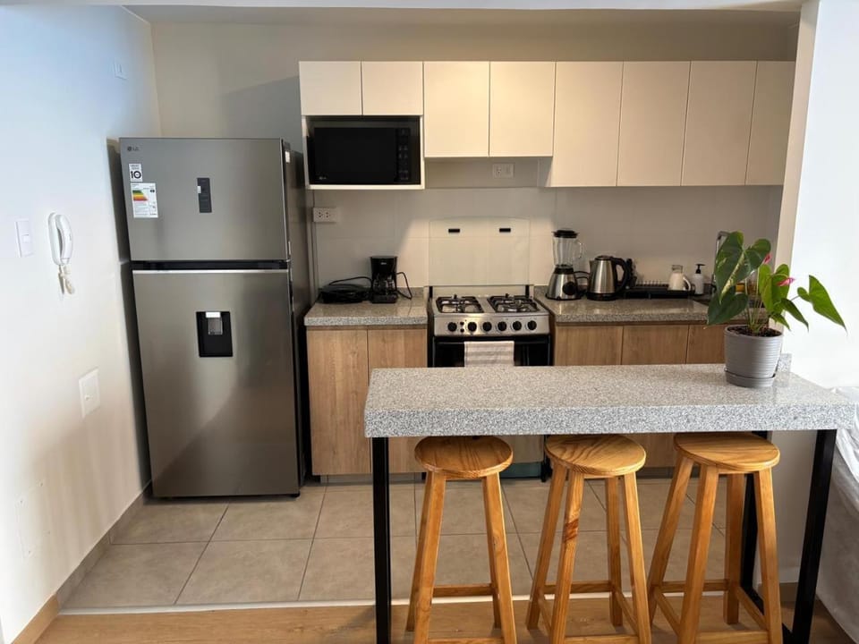 Apartamento con habitación amplia y baño propio a 15 minutos del aeropuerto Apartment in Lima
