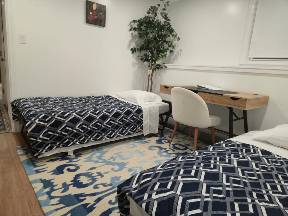 Modern & Cozy Suite Apartment in Norwood