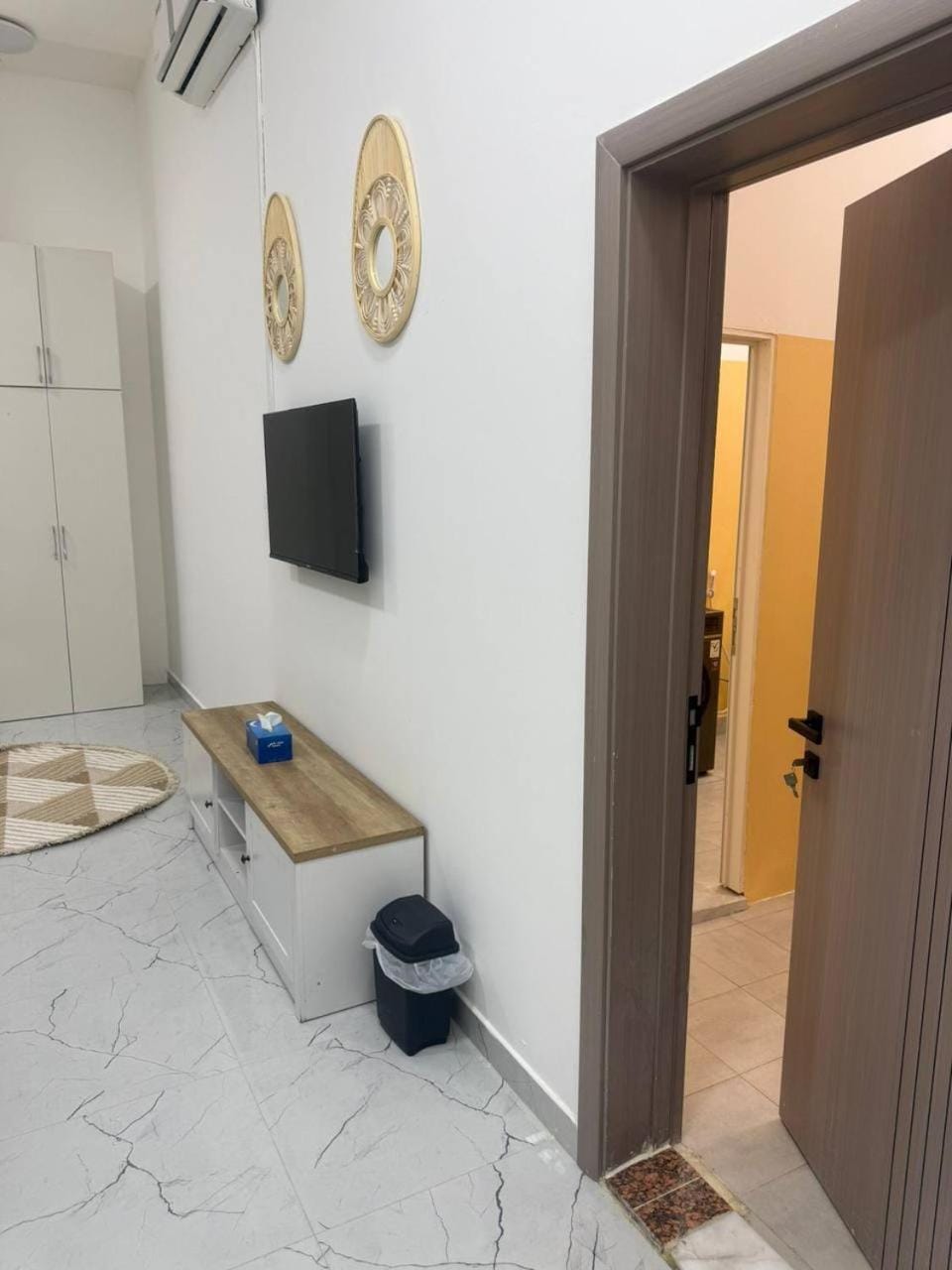 TV and multimedia, Photo of the whole room, air conditioner