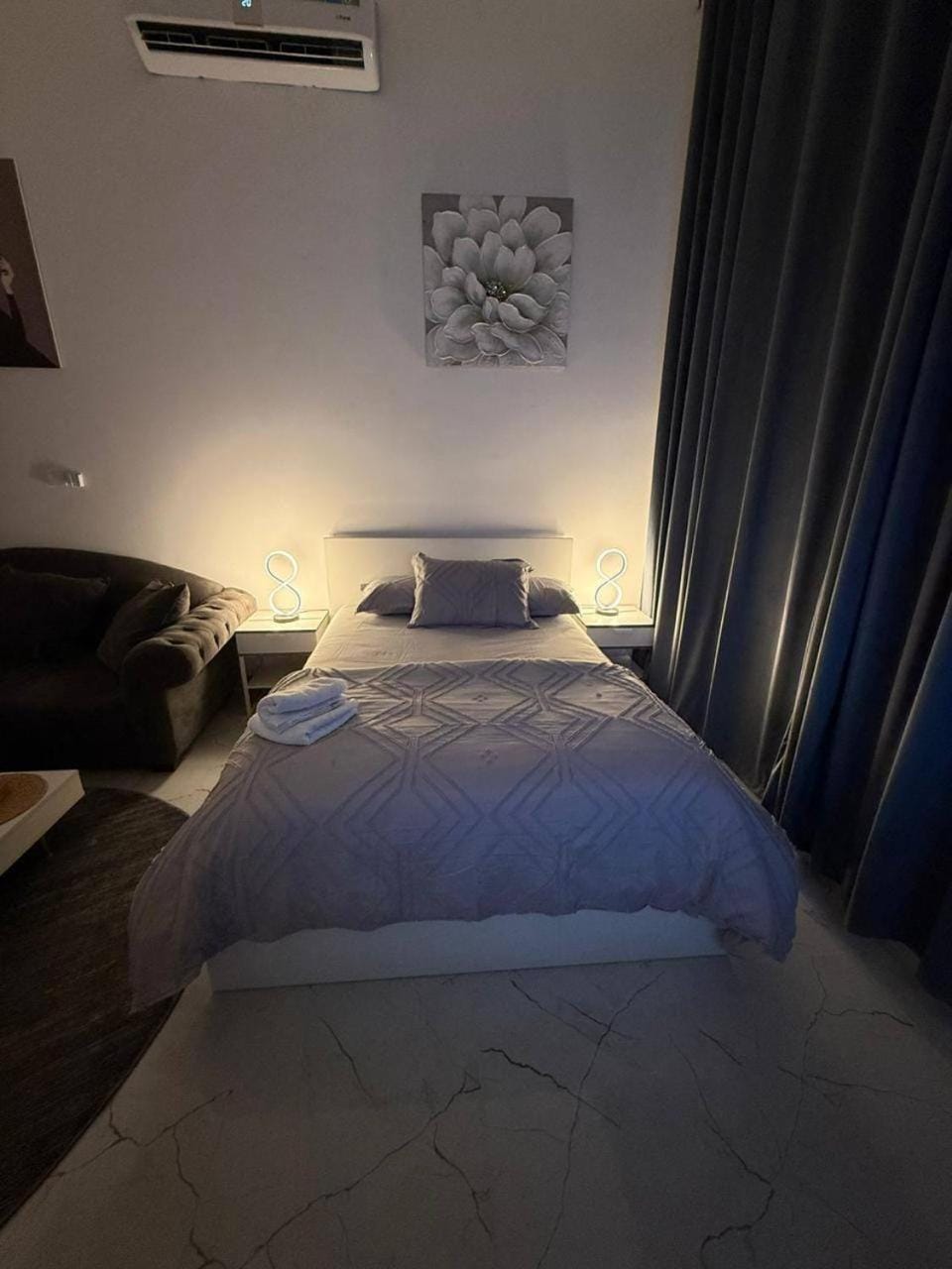 Bed, Photo of the whole room, Bedroom, air conditioner