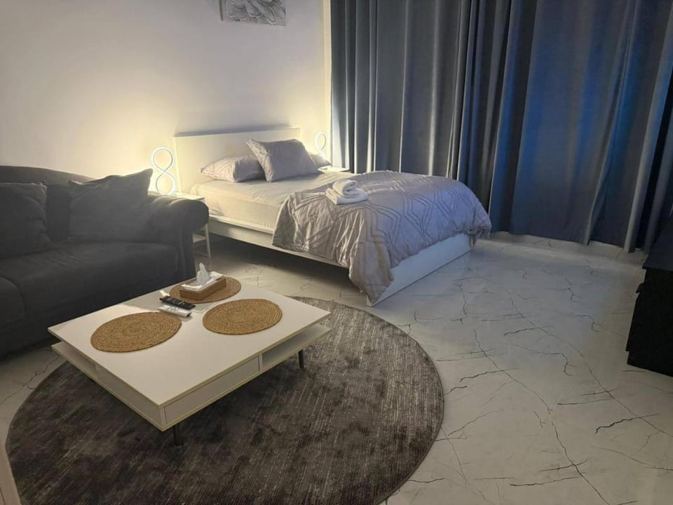 Bed, Photo of the whole room, Seating area, Bedroom