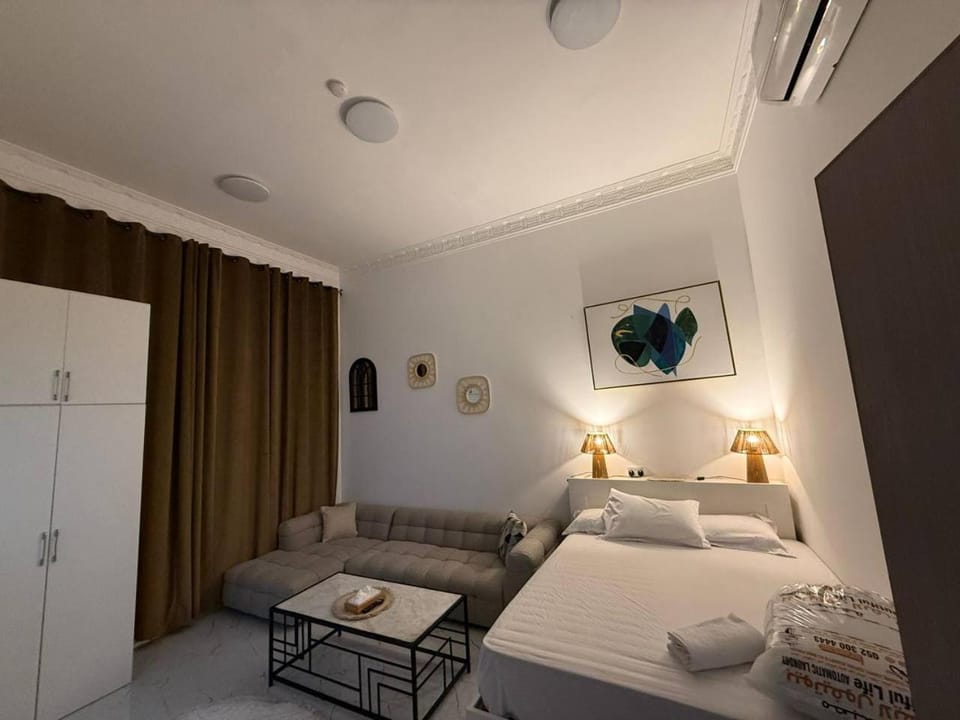 Bed, Photo of the whole room, Bedroom, wardrobe