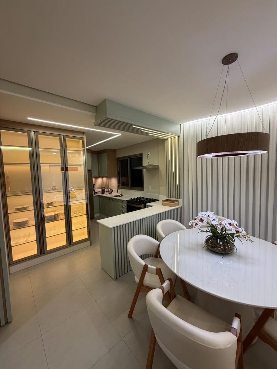 Apartamento em Meia Praia, 3 Suites, Completo Apartment in Porto Belo