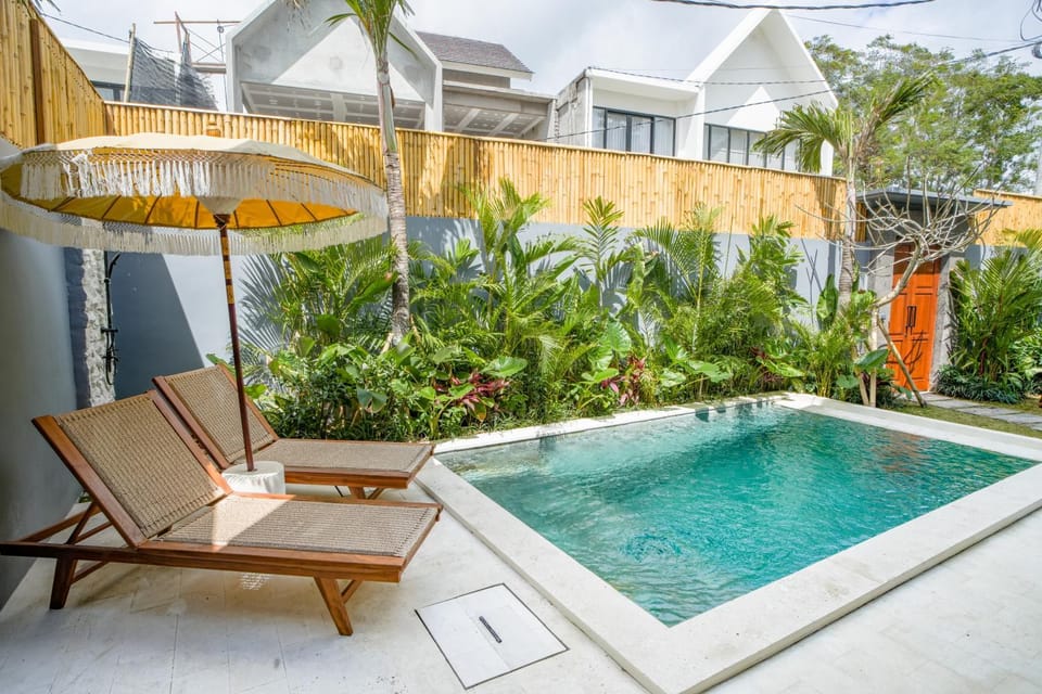 Day, Pool view, Swimming pool, sunbed