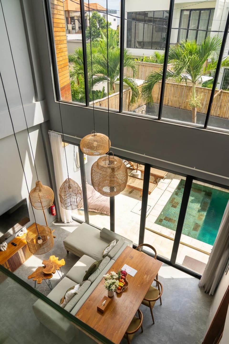 Food and drinks, Seating area, Dining area, Food
