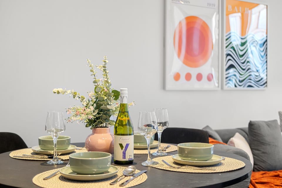 Marvel Stadium 2BR, Parking, Pool and Gym Apartment in Melbourne