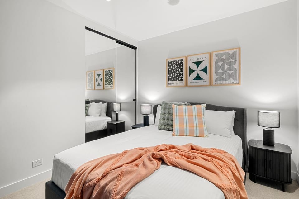 Marvel Stadium 2BR, Parking, Pool and Gym Apartment in Melbourne