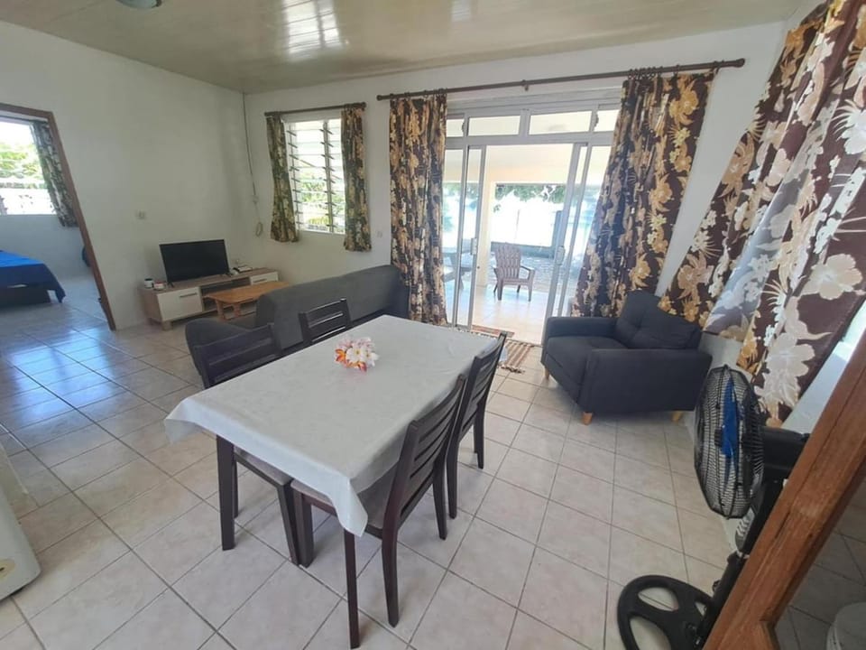Communal lounge/ TV room, Kitchen or kitchenette, Photo of the whole room