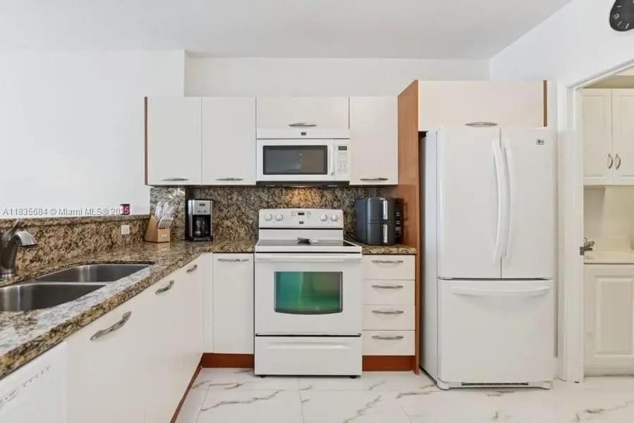 Marina Bay Club STR-0 Apartment in Sunny Isles Beach