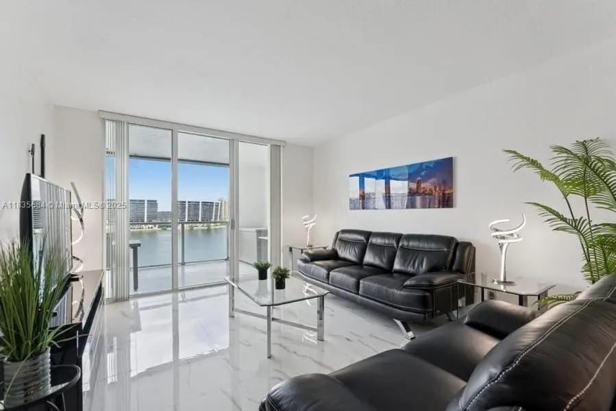 Marina Bay Club STR-0 Apartment in Sunny Isles Beach