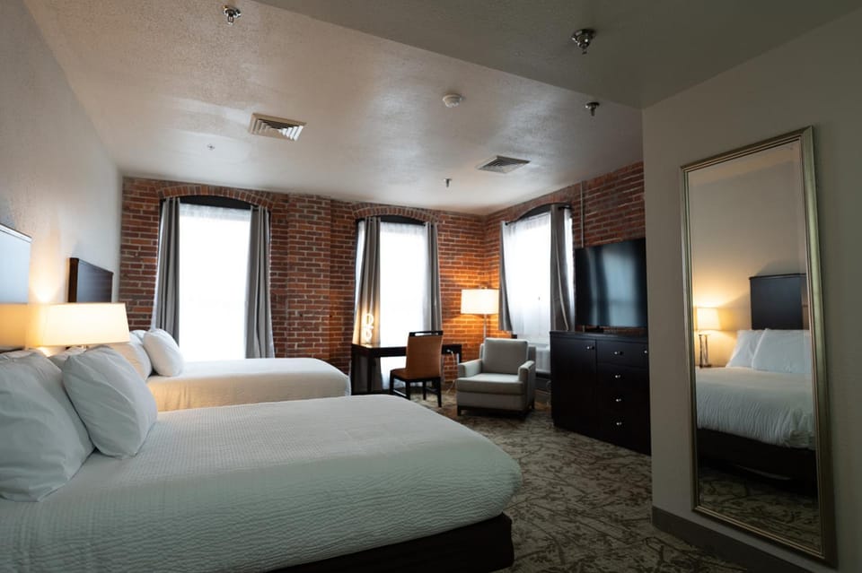 The Inn Down Town Hotel in Erie