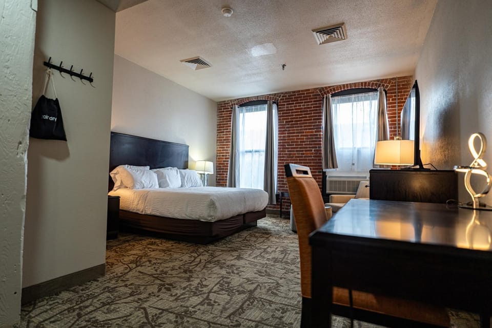 The Inn Down Town Hotel in Erie