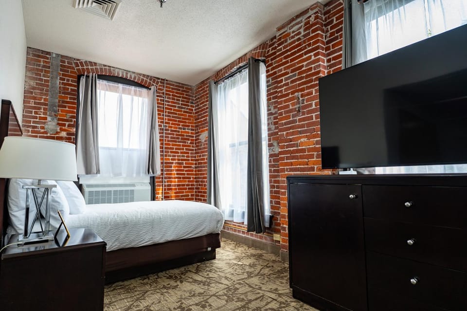 The Inn Down Town Hotel in Erie