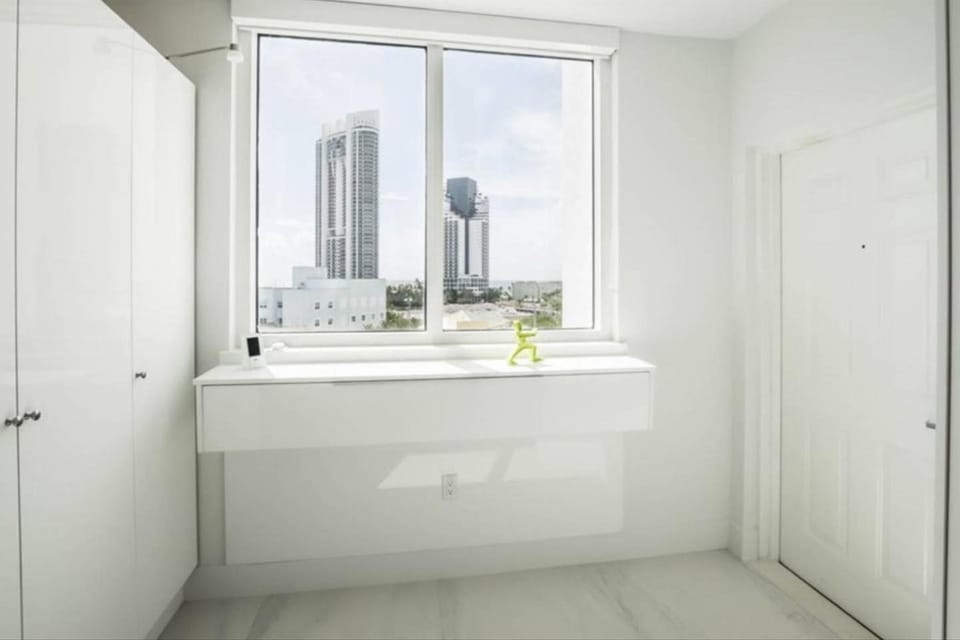 Le Marina Bay 810 STR-01434 Apartment in Sunny Isles Beach