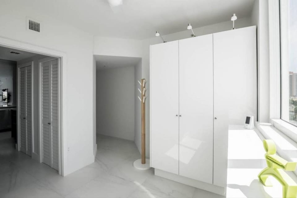 Le Marina Bay 810 STR-01434 Apartment in Sunny Isles Beach