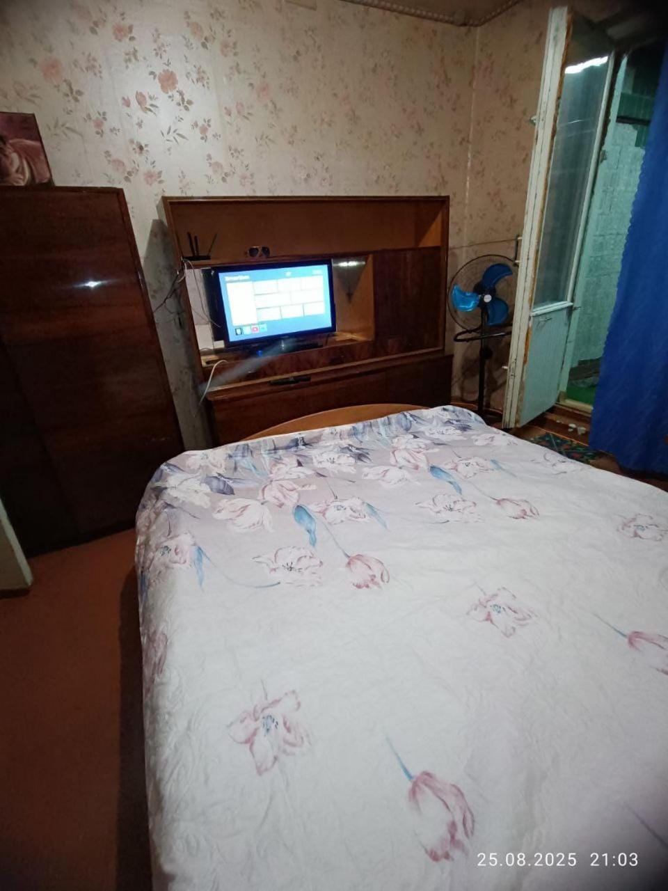 Bed, TV and multimedia, Bedroom, wardrobe
