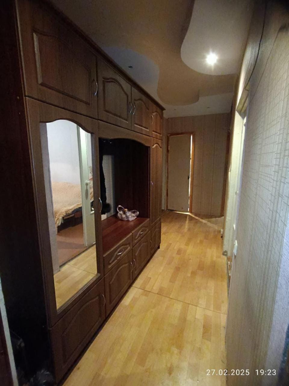 Photo of the whole room, wardrobe
